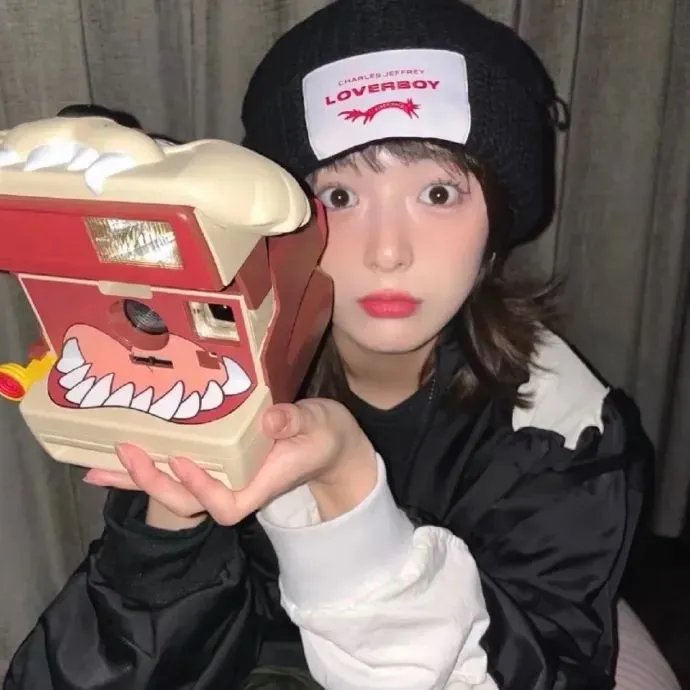 滑板女孩
